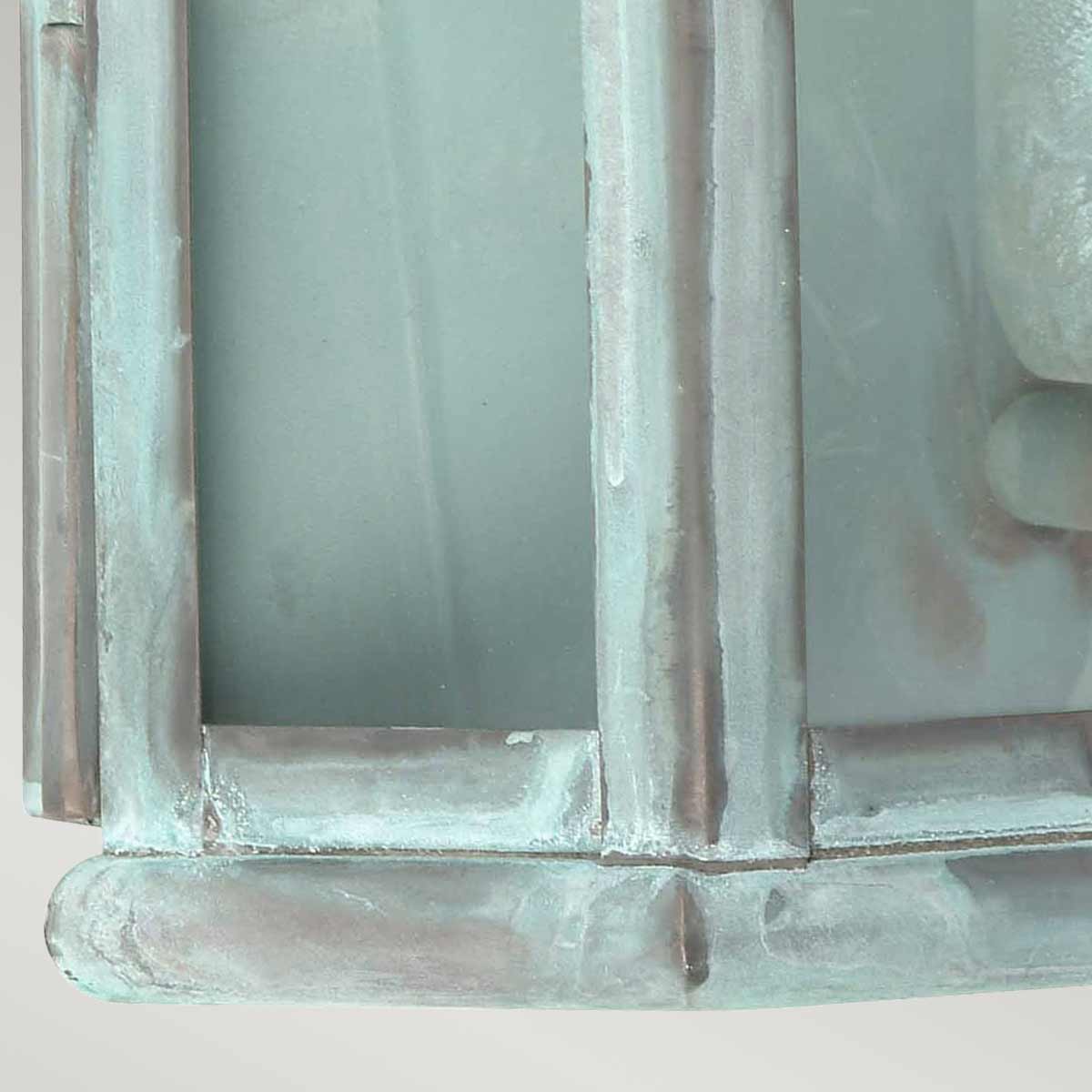 St Martins 30cm Geoxideerd koper Van Elstead Lighting - Gemaakt van massief messing en helder glas, het is een stevige en duurzame constructie die in de loop van de tijd een prachtige patina krijgt.