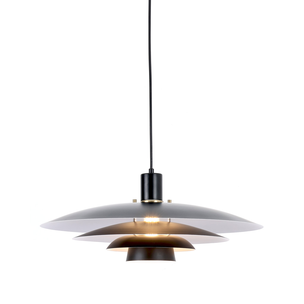 Stealth Ø50 Zwart hanglamp Van Nordic Lighting - De lamp wordt geleverd met twee sets details - knoppen en ringen in zowel messing als zwart - zodat u de uitstraling kunt kiezen en het ontwerp kunt aanpassen aan uw interieur.