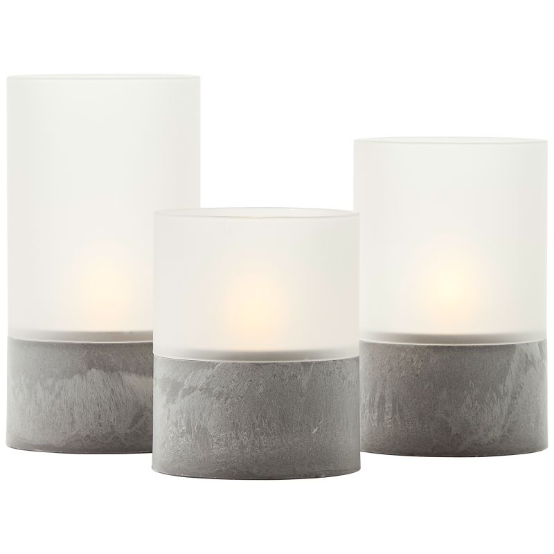 Bougie 3 Stuks Grijs/wit Van Brilliant - De Bougie LED-kaarsen in een verpakking van 3 zijn een stijlvolle verlichtingsoplossing die zowel binnen als buiten een warme en gezellige sfeer cre&euml;ert.