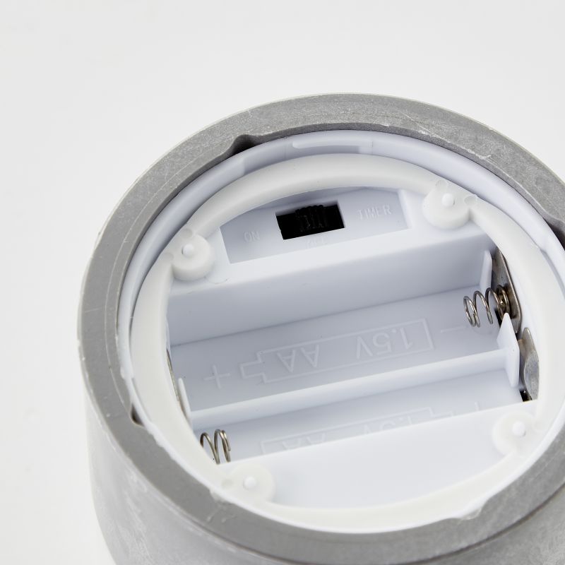 Bougie 3 Stuks Grijs/wit Van Brilliant - De Bougie LED-kaarsen in een verpakking van 3 zijn een stijlvolle verlichtingsoplossing die zowel binnen als buiten een warme en gezellige sfeer cre&euml;ert.