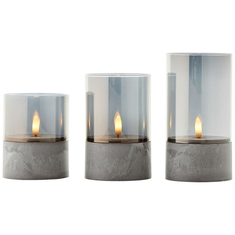 Bougie 3 Stuks Grijs/rook Van Brilliant - De Bougie LED-kaarsen in een verpakking van 3 zijn een stijlvolle verlichtingsoplossing die zowel binnen als buiten een warme en gezellige sfeer cre&euml;ert.