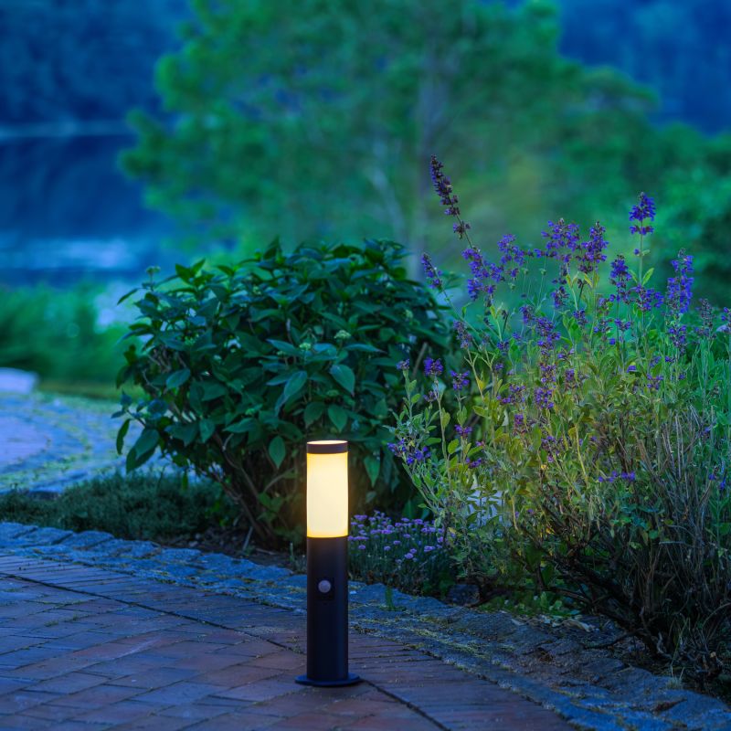 Dody 45cm Zwart lichtpaaltjes Van Brilliant - Met een hoogte van 40 cm zorgt hij voor een aangenaam licht en past hij discreet in de omgeving.