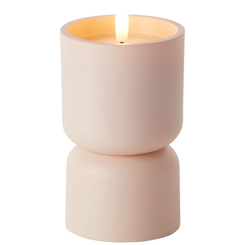 Lovere 15cm Beige Van Brilliant - De lamp heeft een kleurtemperatuur van 2700K, wat een zacht, warmwit licht verspreidt en het gevoel van een echte vlam imiteert.