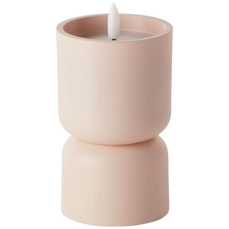 Lovere 15cm Beige Van Brilliant - De lamp heeft een kleurtemperatuur van 2700K, wat een zacht, warmwit licht verspreidt en het gevoel van een echte vlam imiteert.