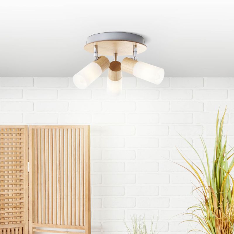 Babsan 3 Hout spot Van Brilliant - De houten details in combinatie met de witte kappen geven een warme en natuurlijke uitstraling die past bij moderne functionaliteit.