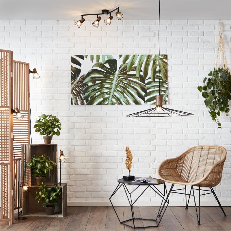 Manama 4 Zwart spot Van Brilliant - De spot is net zo geschikt voor woonkamers en keukens als voor gangen of slaapkamers.