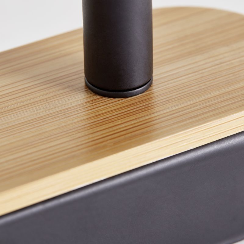 Niels 2 Zwart spot Van Brilliant - Niels is een flexibele spot die zowel aan het plafond als aan de wand te gebruiken is.