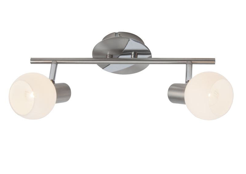 Tiara 2 Zilver spot Van Brilliant - Met de verstelbare lampenkoppen van wit glas richt je het licht eenvoudig op specifieke plekken of details in de kamer.