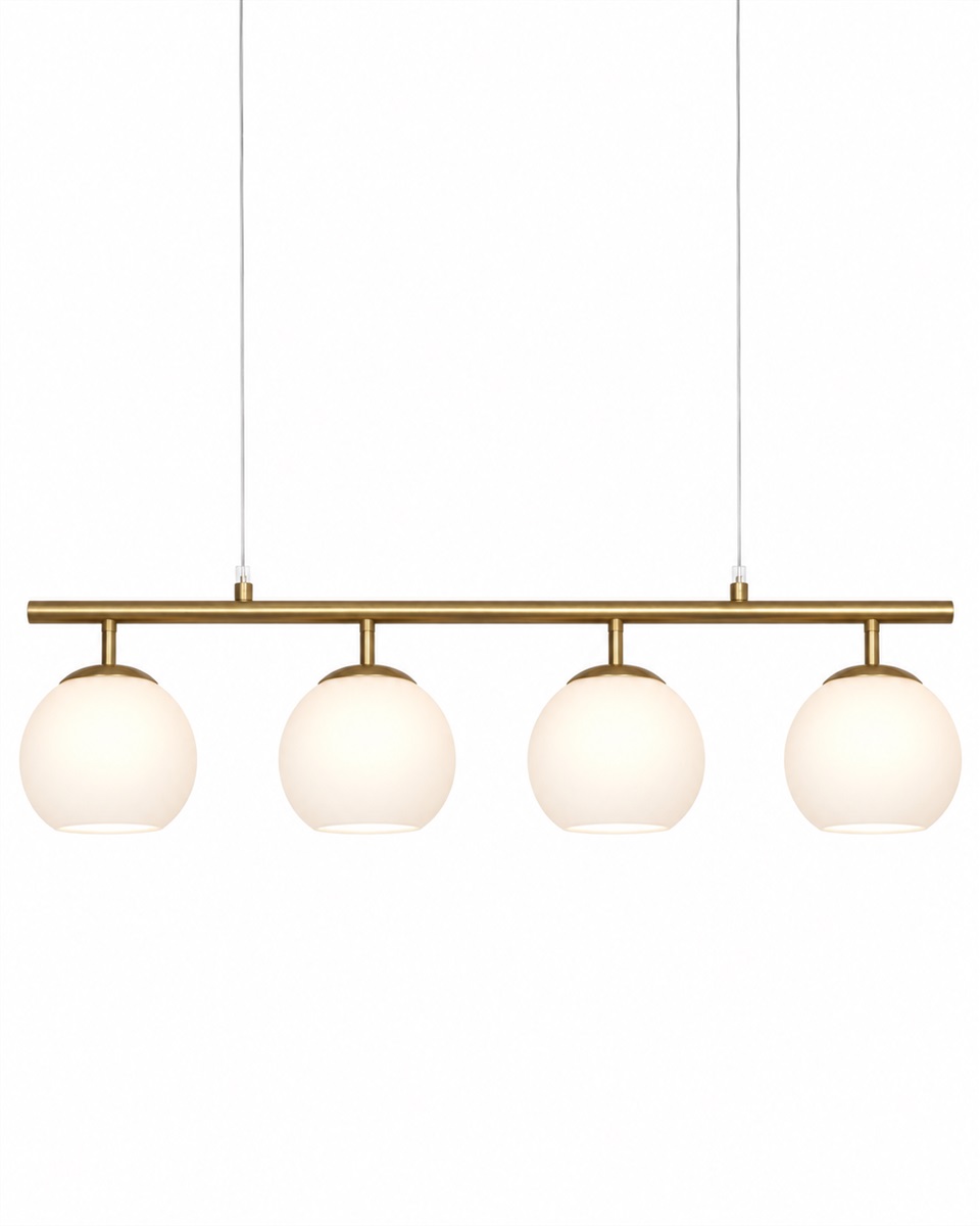 Globi 4 78cm Geborsteld messing/wit hanglamp Van Nordic Lighting - De metalen ophanging met geborsteld messing afwerking zorgt voor een elegante en grafische uitstraling, terwijl de vier ronde opalen glazen koepels een aangenaam en gelijkmatig licht in de ruimte verspreiden.