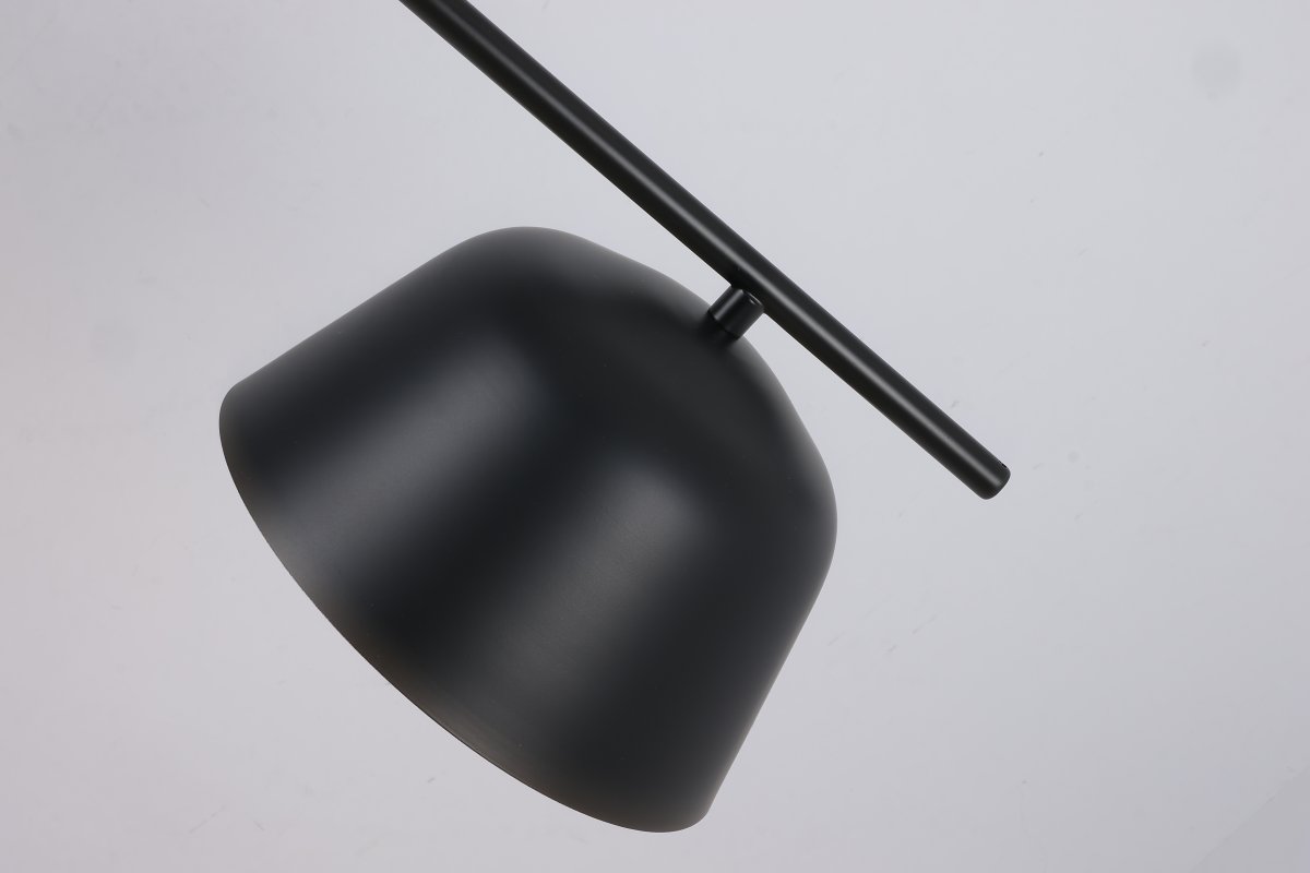 Pop 125cm Zwart hanglamp Van Nordic Lighting - Pop is een stijlvolle plafondlamp van metaal met een zwarte afwerking die een rustige en moderne indruk geeft.