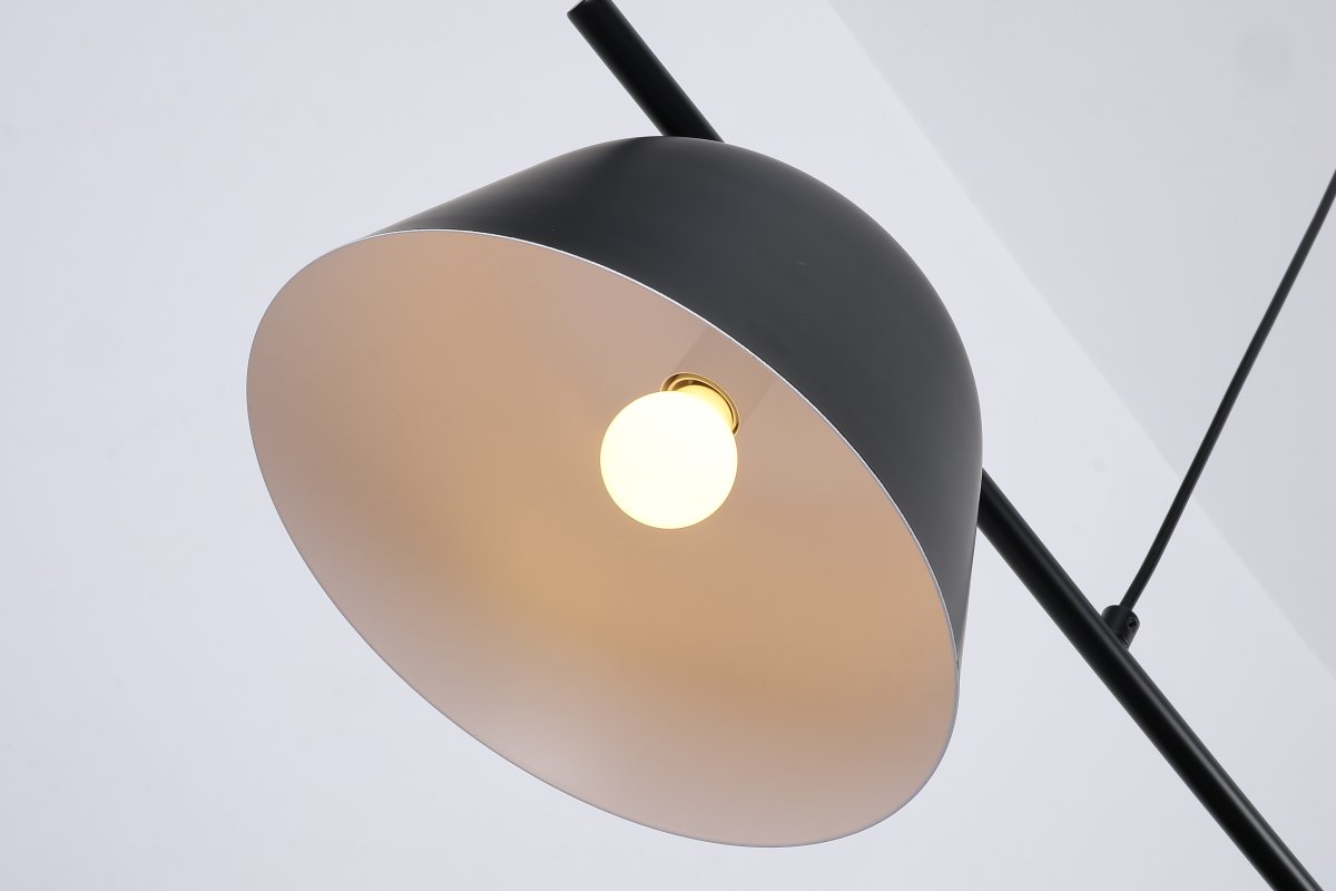 Pop 142cm Zwart hanglamp Van Nordic Lighting - Pop is een stijlvolle plafondlamp van metaal met een zwarte afwerking die een rustige en moderne indruk geeft.