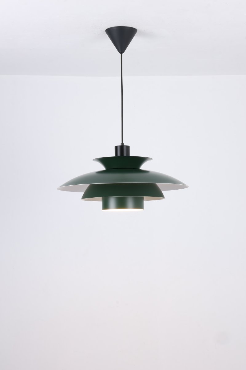 Stealth 2 Ø50 Groente hanglamp Van Nordic Lighting - De gelaagde kappen zorgen voor een aangenaam en gericht licht en dragen bij aan de decoratieve vorm van de lamp.