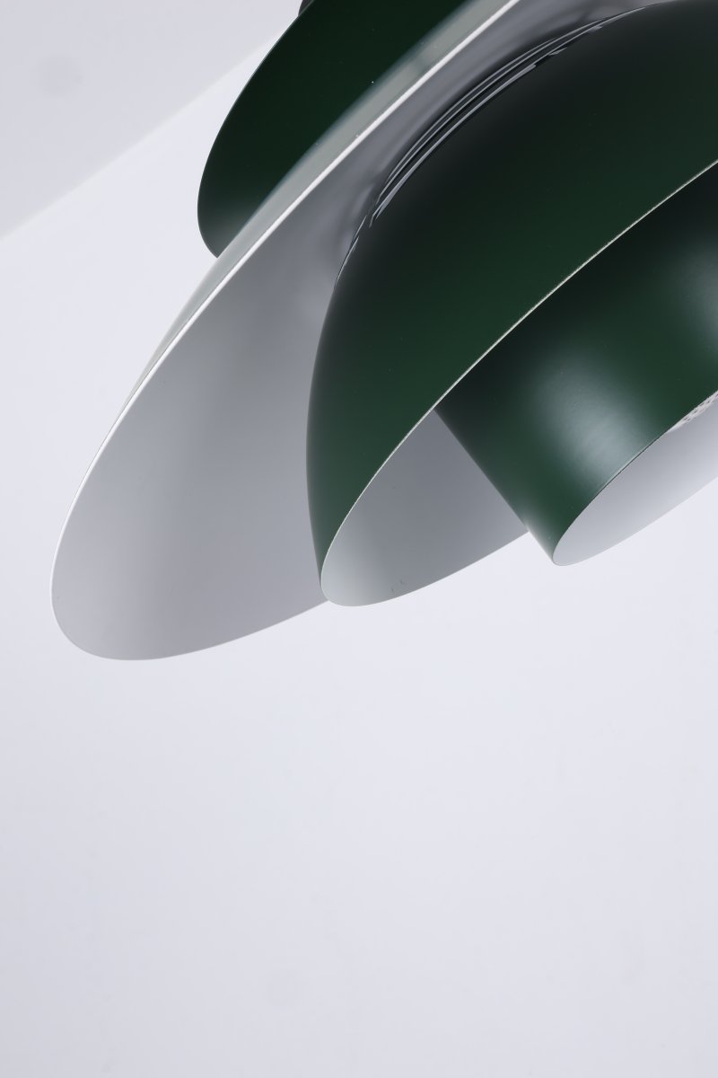 Stealth 2 Ø50 Groente hanglamp Van Nordic Lighting - De gelaagde kappen zorgen voor een aangenaam en gericht licht en dragen bij aan de decoratieve vorm van de lamp.