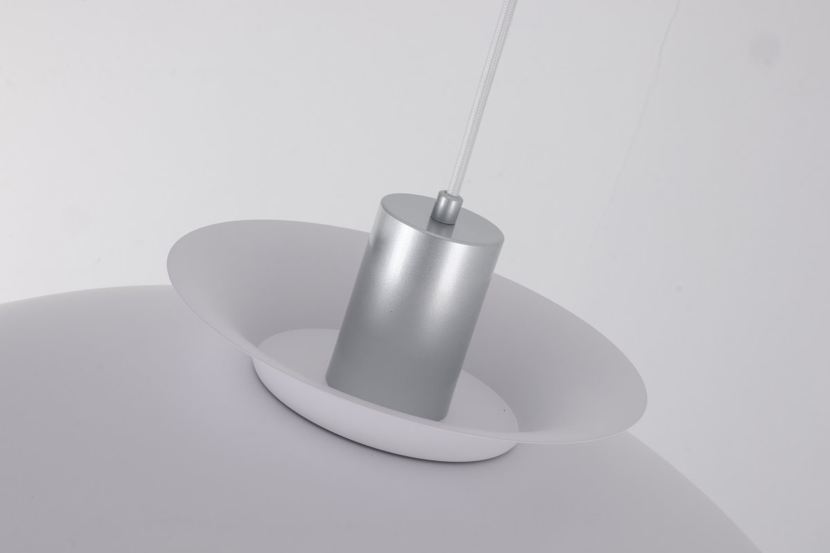 Stealth 2 Ø50 Wit hanglamp Van Nordic Lighting - De gelaagde kappen zorgen voor een aangenaam en gericht licht en dragen bij aan de decoratieve vorm van de lamp.