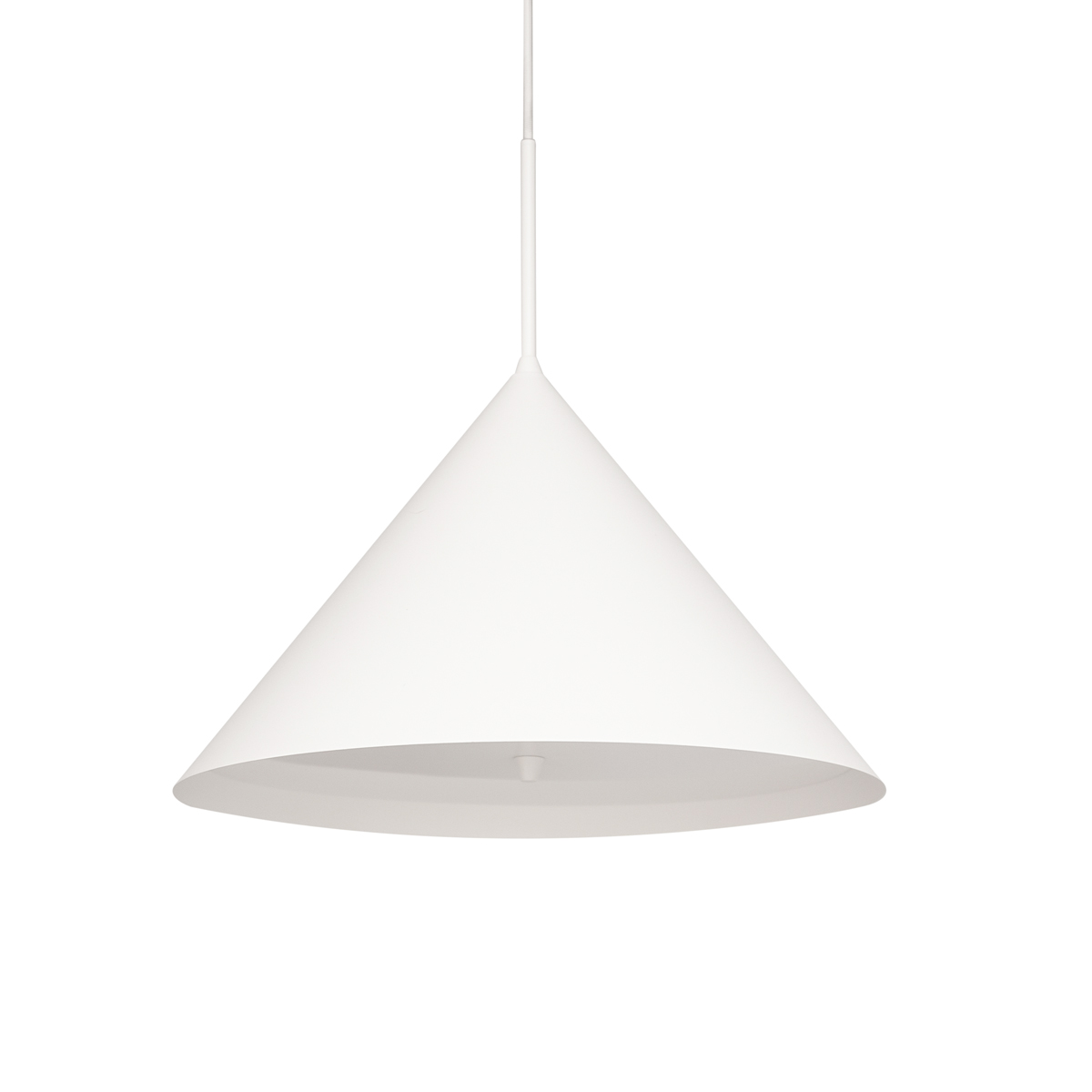 Idre Ø45 Vit hanglamp Van Armaturhantverk - Idre &auml;r en modern och stilren taklampa i pl&aring;t som &auml;r enkel att palcera i hemmet.