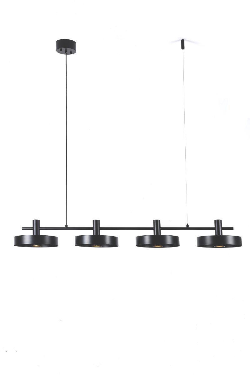 Birillo 130cm Zwart hanglamp Van Nordic Lighting - De vier kappen zorgen voor een gerichte lichtval naar beneden, waardoor een functionele en aangename verlichting ontstaat.