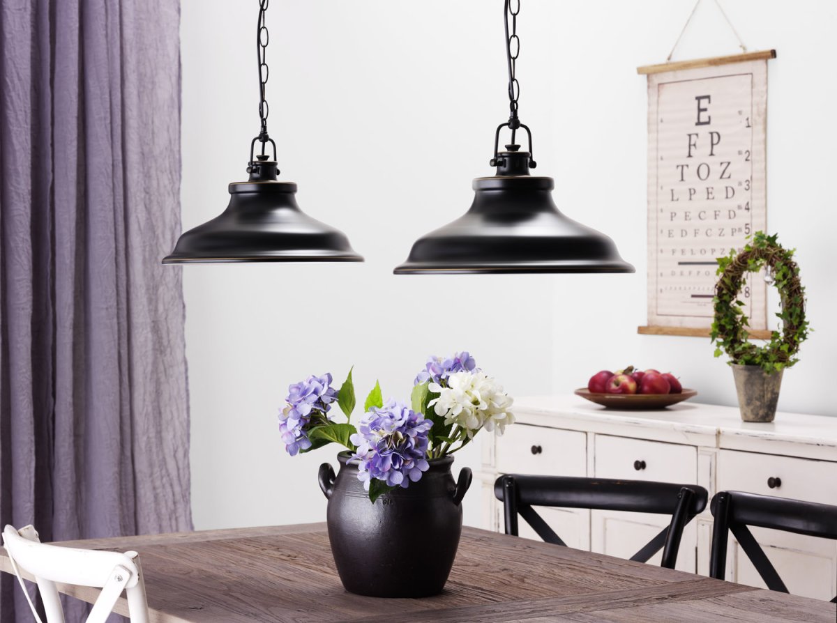 New Haven Ø37 Antiek zwart hanglamp Van Cottex - De New Haven hanglamp in metaal met een zwarte antieke afwerking is een stijlvolle lamp met een vintage-geïnspireerd design.