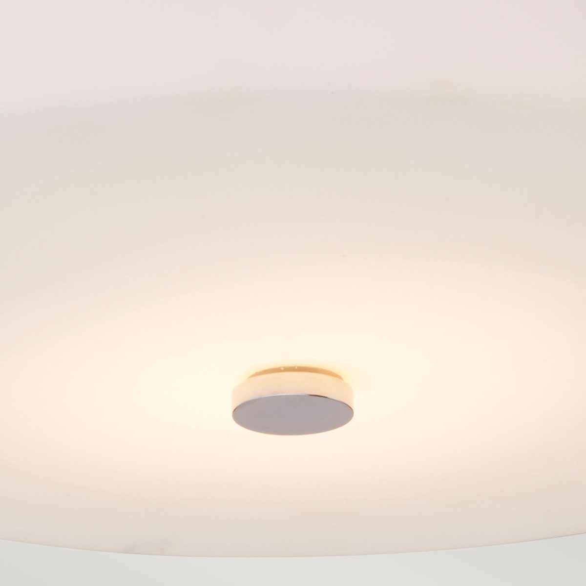 Tamar Ø30 Gepolijst chroom badkamerlamp Van Elstead Lighting - De plafondlamp Tamar in gepolijst chroom is een stijlvolle en functionele verlichtingsoplossing, perfect voor badkamers dankzij de IP44-classificatie, maar ook geschikt voor gangen en kamers met lage plafonds.
