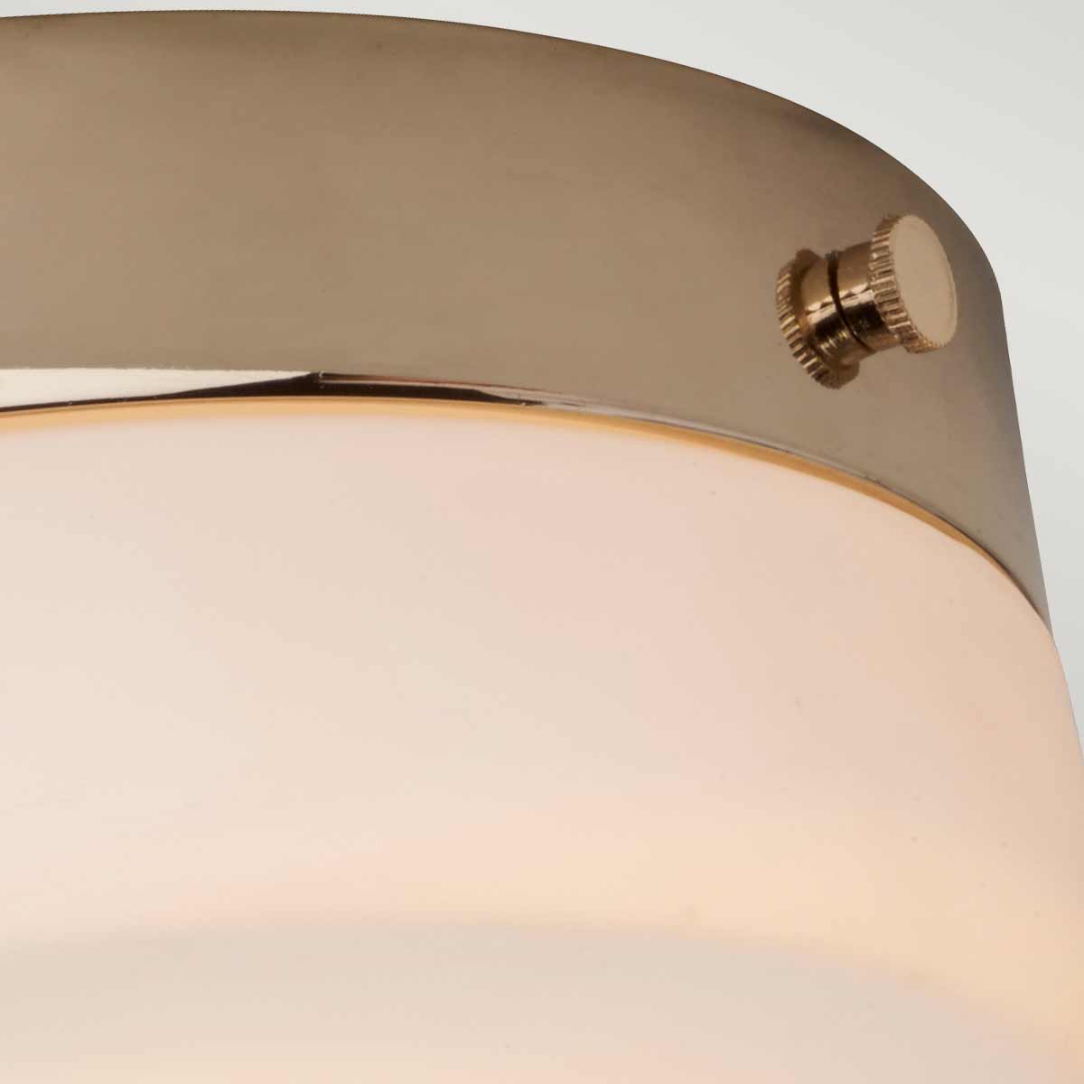 Tamar Ø24 Gepolijst goud badkamerlamp Van Elstead Lighting - De plafondlamp Tamar in gepolijst goud is een stijlvolle en functionele verlichtingsoplossing, perfect voor badkamers dankzij de IP44-classificatie, maar ook geschikt voor gangen en kamers met lage plafonds.