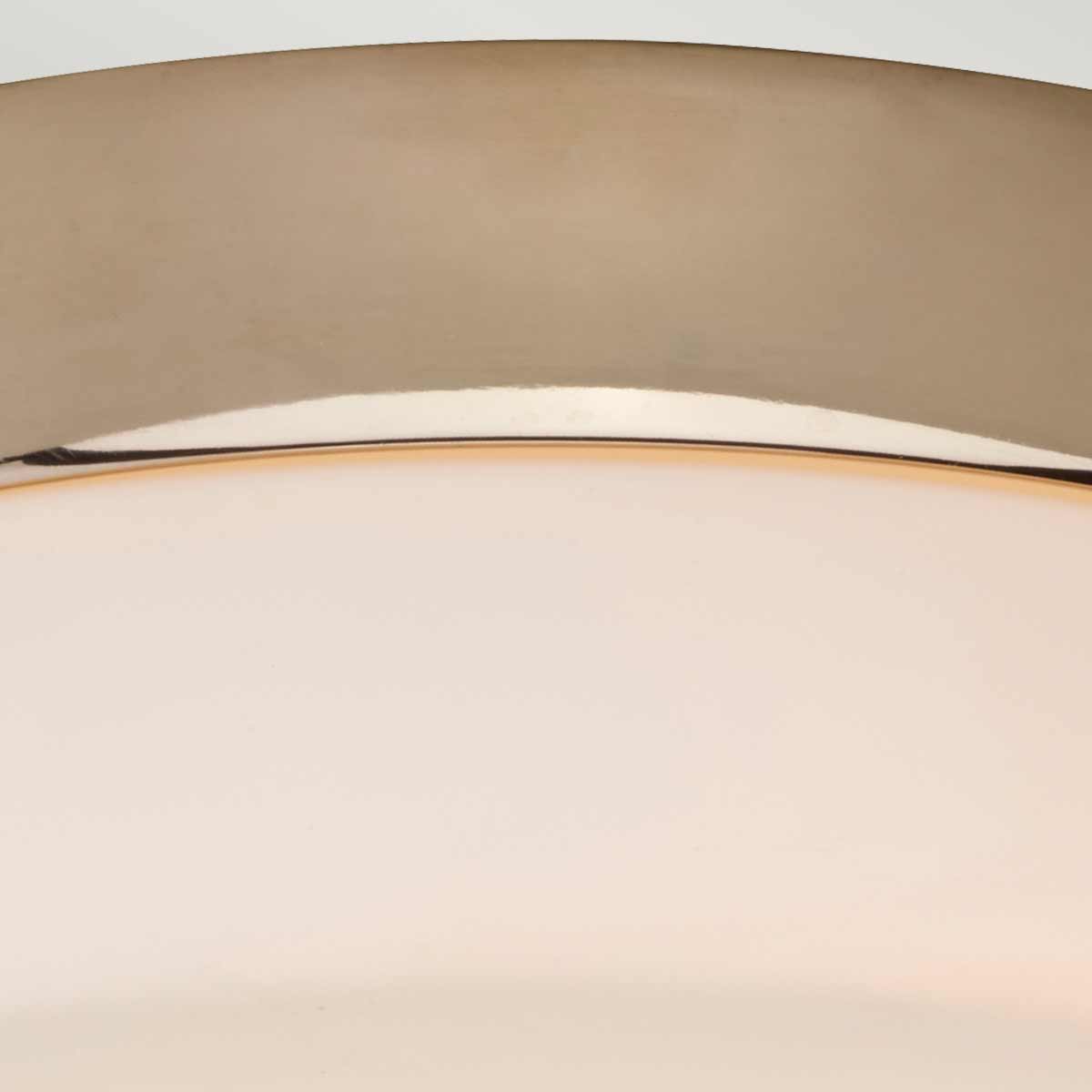 Tamar Ø24 Gepolijst goud badkamerlamp Van Elstead Lighting - De plafondlamp Tamar in gepolijst goud is een stijlvolle en functionele verlichtingsoplossing, perfect voor badkamers dankzij de IP44-classificatie, maar ook geschikt voor gangen en kamers met lage plafonds.