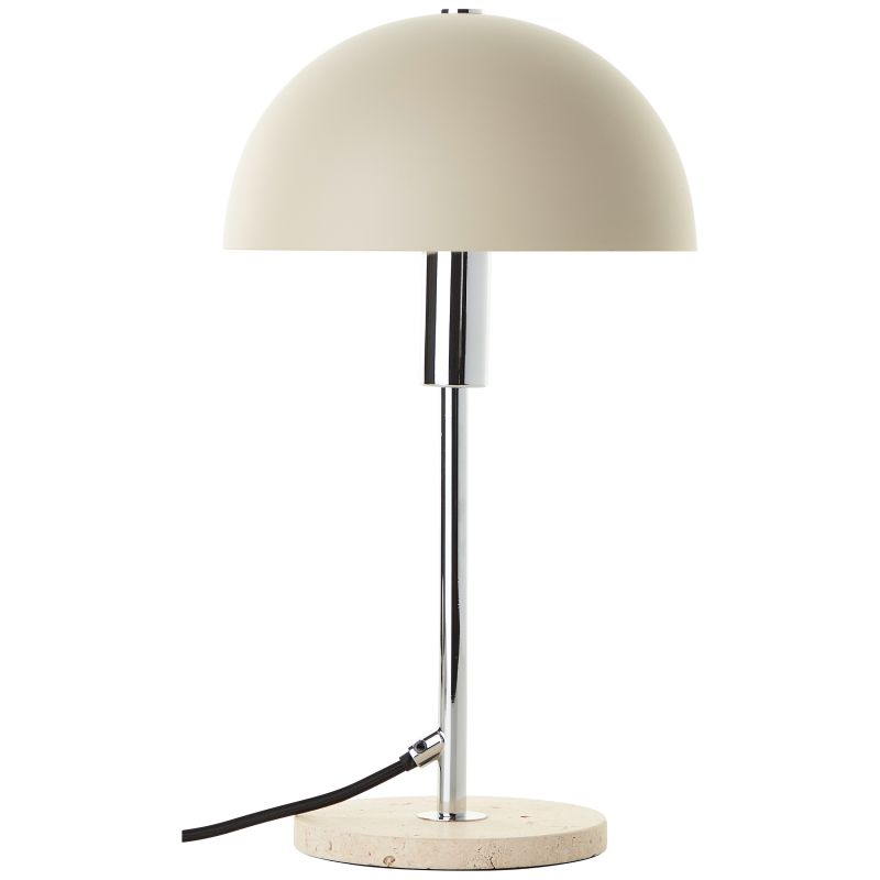 Lillian 36cm Beige tafellamp Van Brilliant - De grote, halfronde kap verspreidt een gelijkmatig en aangenaam licht dat een gezellige sfeer creëert en tegelijkertijd voldoende licht biedt om te lezen en werken.