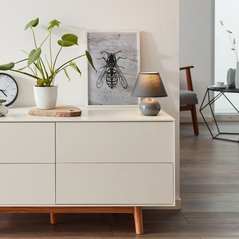 Primo 23cm Donkergrijs tafellamp Van Brilliant - Wordt geleverd met een snoer van 1 meter, schakelaar en stekker.