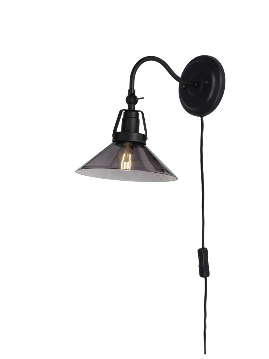 Schoollamp Ø20 Zwart wandlamp Van Cottex - De combinatie van zwart metaal en gerookt glas cre&euml;ert elegantie en zorgt voor een mooie lichtspreiding.