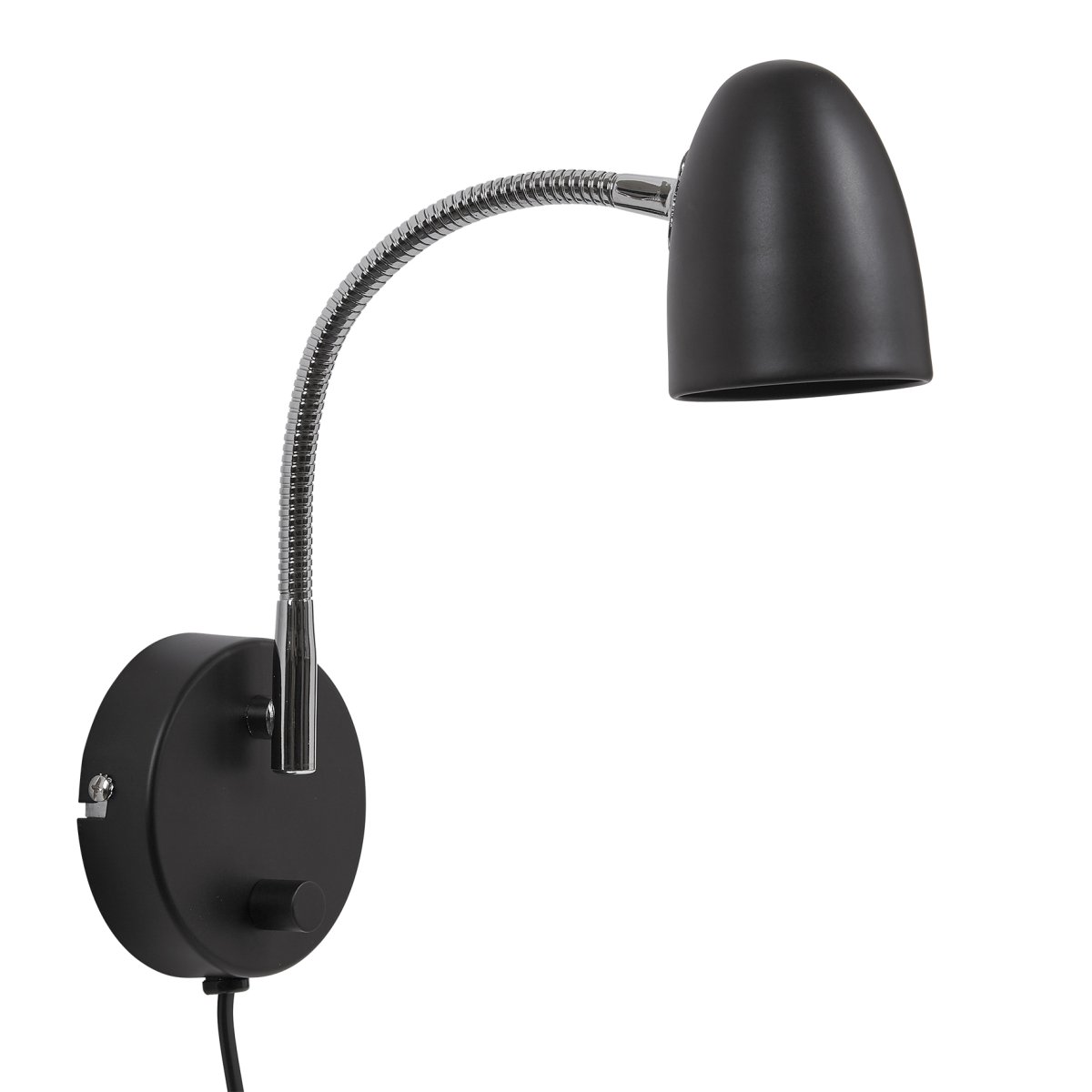 Koster Zwart leeslamp Van Armaturhantverk - Deze moderne wandlamp combineert een stijlvolle zwarte kap met chromen details voor een elegant en functioneel design.