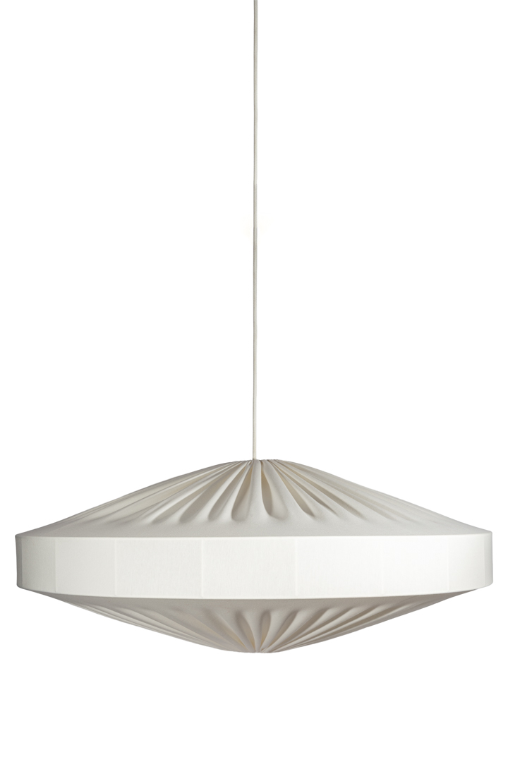 Alba Lampenkap Excl. Ophanging Ø78 Wit hanglamp Van Alde & Lind - Alba is een zachte en decoratieve lampenkap met een metalen frame en een witte, elastische jersey stof.