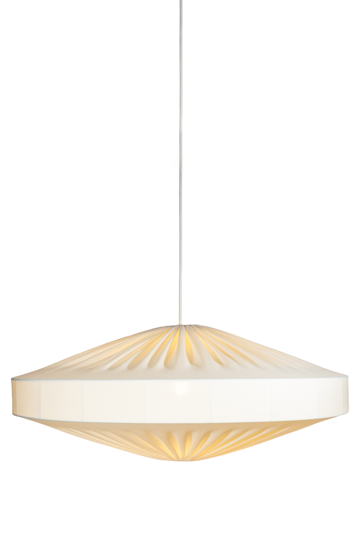 Alba Lampenkap Excl. Ophanging Ø78 Wit hanglamp Van Alde & Lind - Alba is een zachte en decoratieve lampenkap met een metalen frame en een witte, elastische jersey stof.