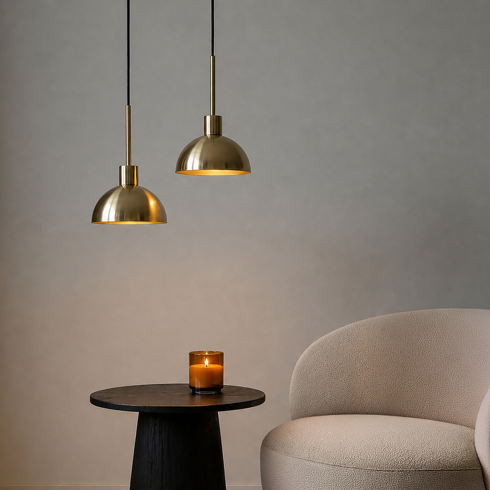 Vienda Ø20 Messing hanglamp Van Herstal - Vienda is een stijlvolle metalen hanglamp met een satijn messing afwerking en een tijdloos design.