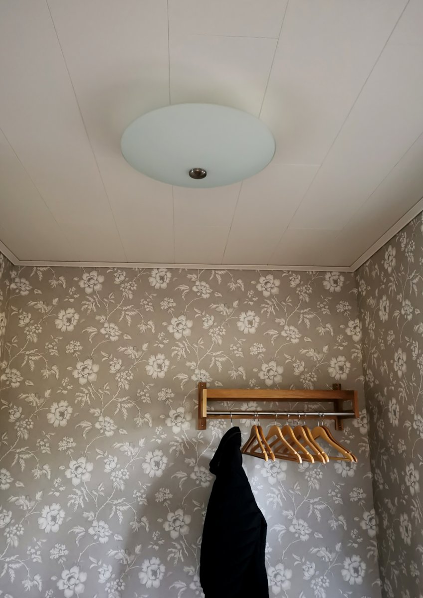 Iglo Ø42 Wit plafondlamp Van Aneta Lighting - De kap heeft een licht schelpvormige vorm en past dankzij de metalen details in elk interieur dankzij het tijdloze design.