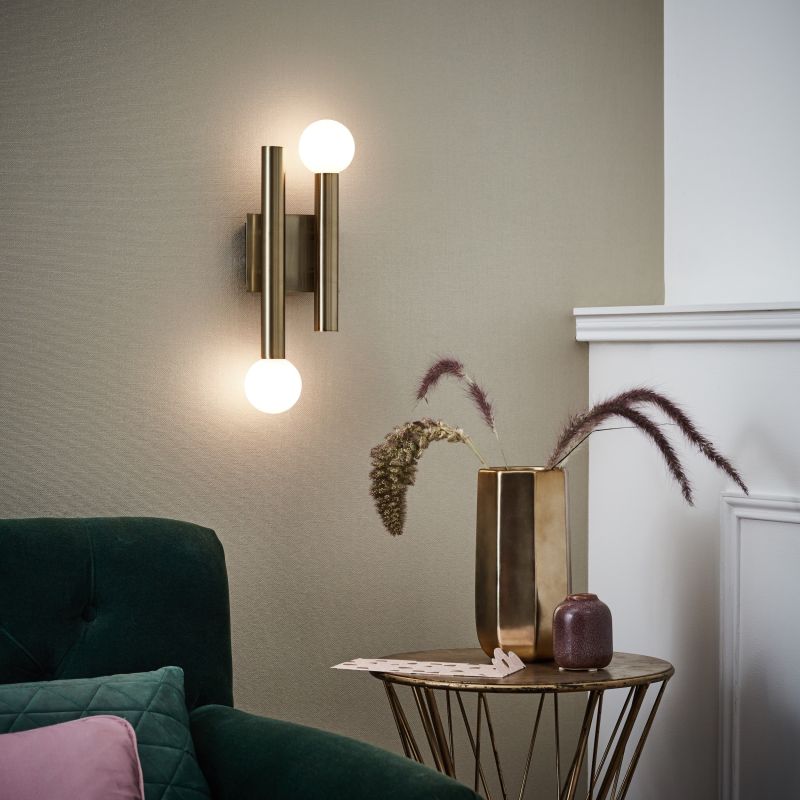 Lucky 34cm Antiek messing wandlamp Van Brilliant - Lucky is een stijlvolle wandlamp die zowel als aanvulling op de algemene verlichting als als decoratieve sfeerverlichting gebruikt kan worden.