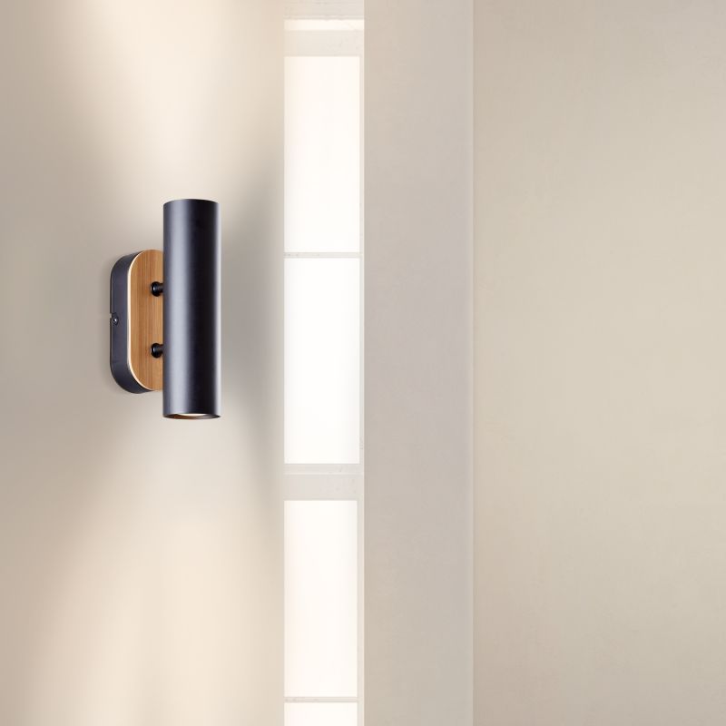 Niels Zwart wandlamp Van Brilliant - Niels is een elegante wandlamp van metaal en bamboe - een hernieuwbaar en milieuvriendelijk materiaal dat een warme en gezellige sfeer in huis creëert.