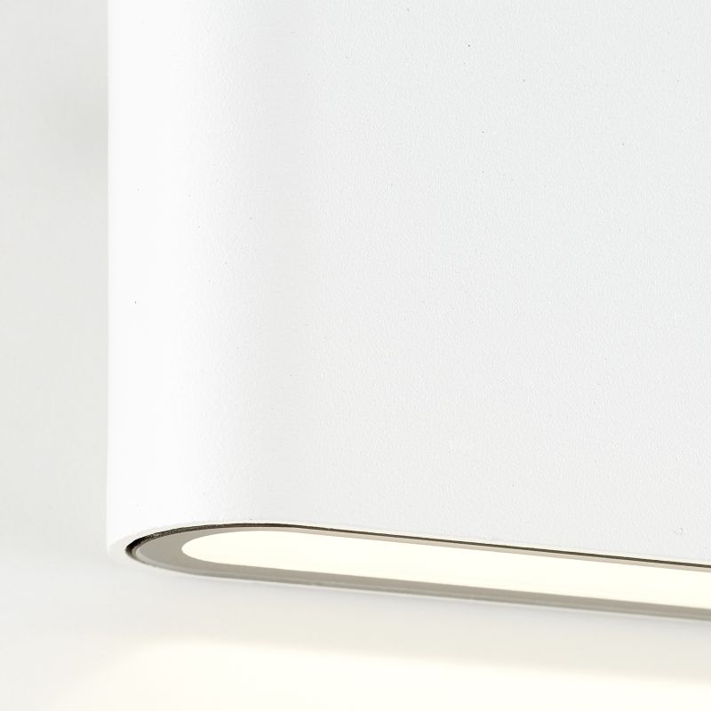 Welbie Wit buitenlamp Van Brilliant - De Welbie wandlamp is perfect voor het verlichten van de entree of terrasdeur en zorgt voor een veilige verlichting aan de muur van uw woning tijdens donkere avonden.