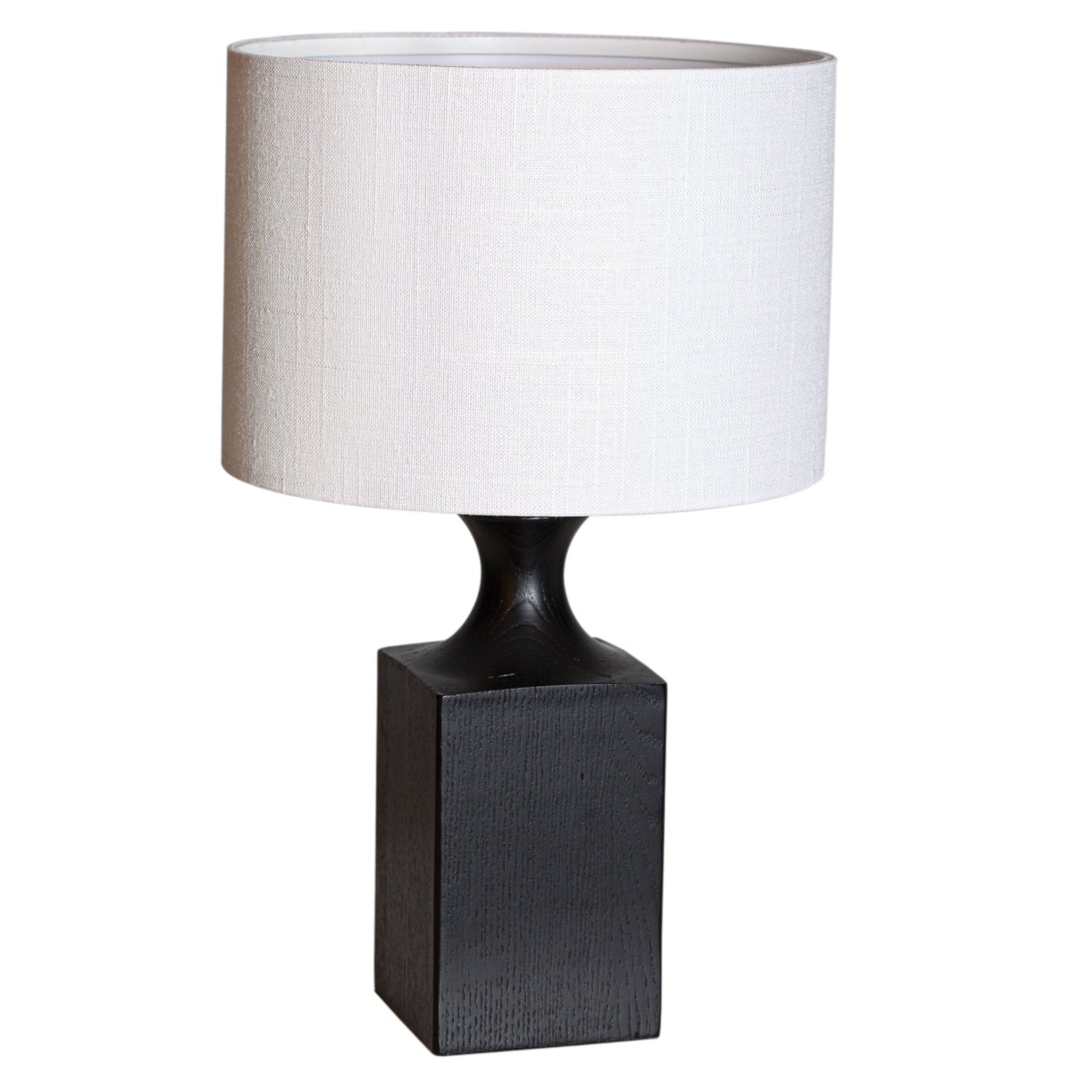 Woody 42cm Zwart tafellamp Van By Rydéns - De witte kap zorgt voor een mooie lichtspreiding in de kamer.