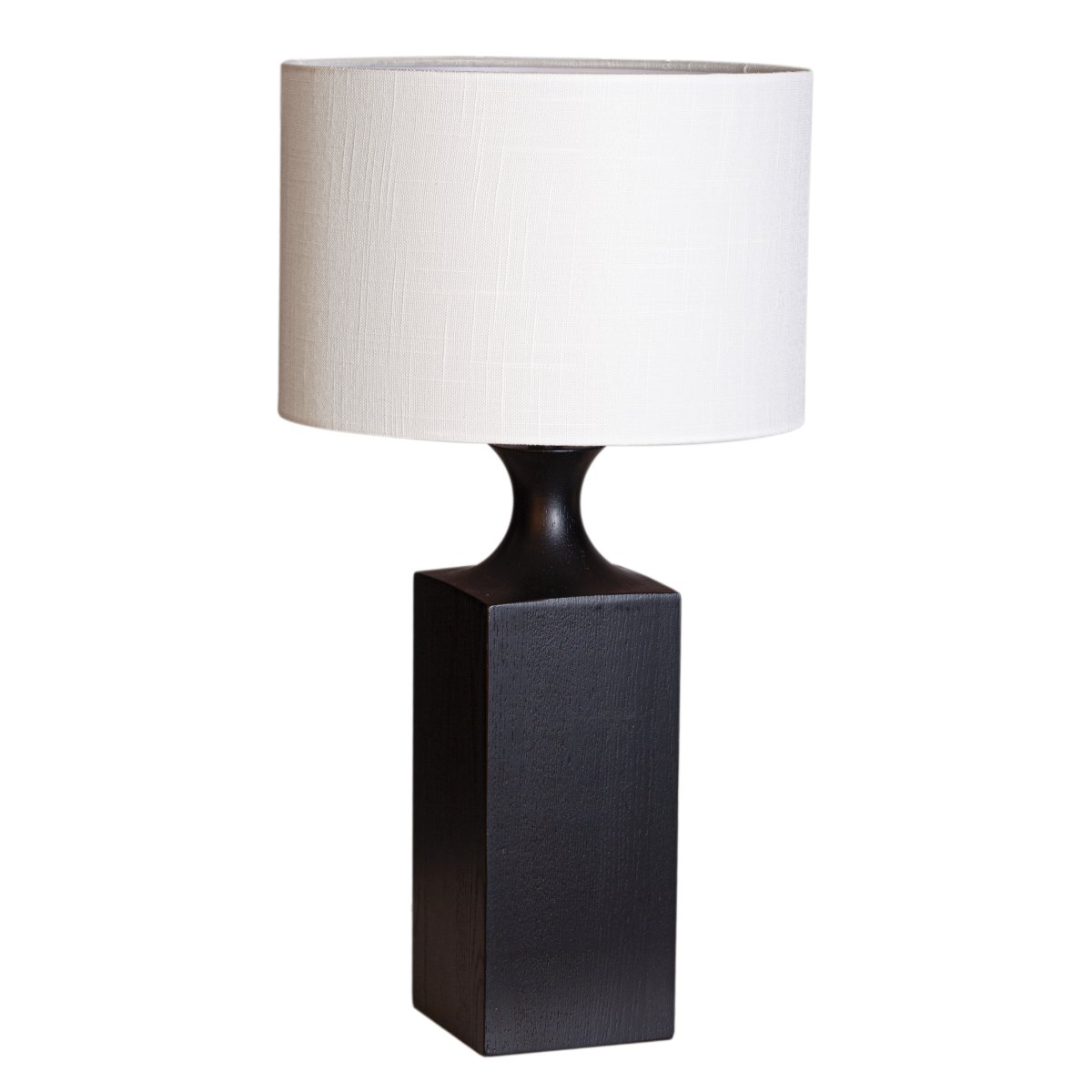 Woody 56cm Zwart tafellamp Van By Rydéns - De witte kap zorgt voor een mooie lichtspreiding in de kamer.