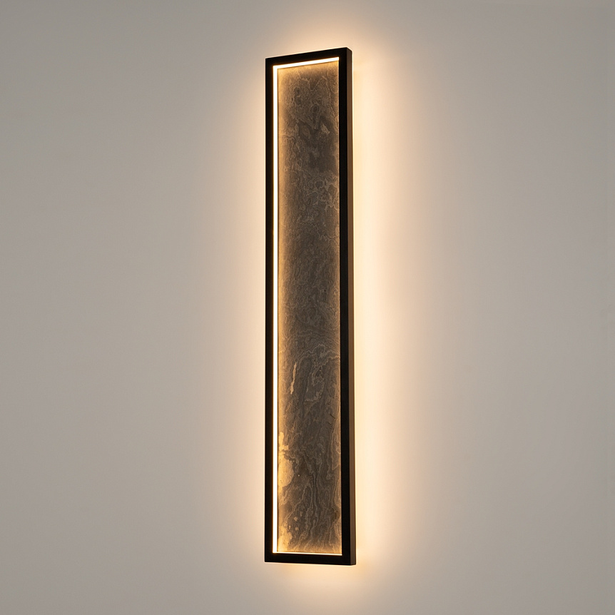 Orign 80cm Zwart wandlamp Van Maytoni - Orign is een metalen wandlamp met in het midden een elegante steenimitatie die een natuurlijke en exclusieve indruk geeft.