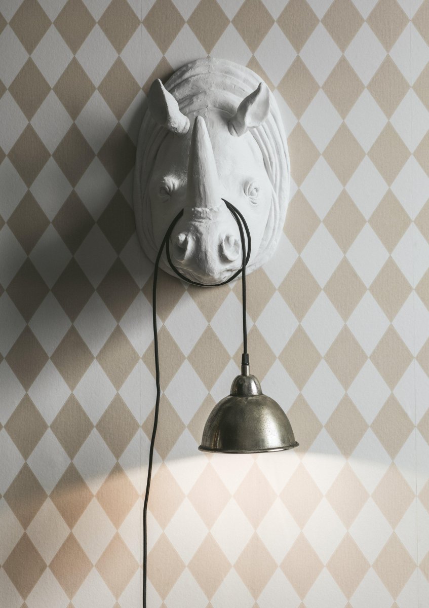 Bella Ø18 Zilver raamlamp Van PR Home - Stijlvolle en moderne plafond- en raamlamp van metaal met een industrieel design.