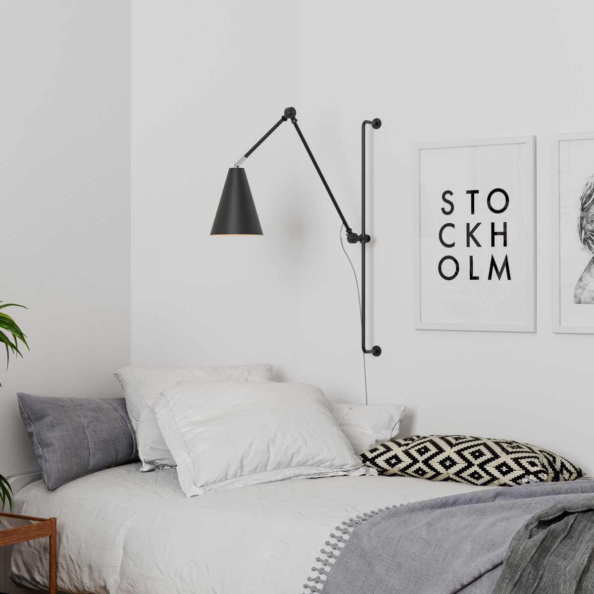 Yukon 78cm Matzwart wandlamp Van By Rydéns - De hoogte is 78,5 cm en de diameter van de lamp is 16 cm.