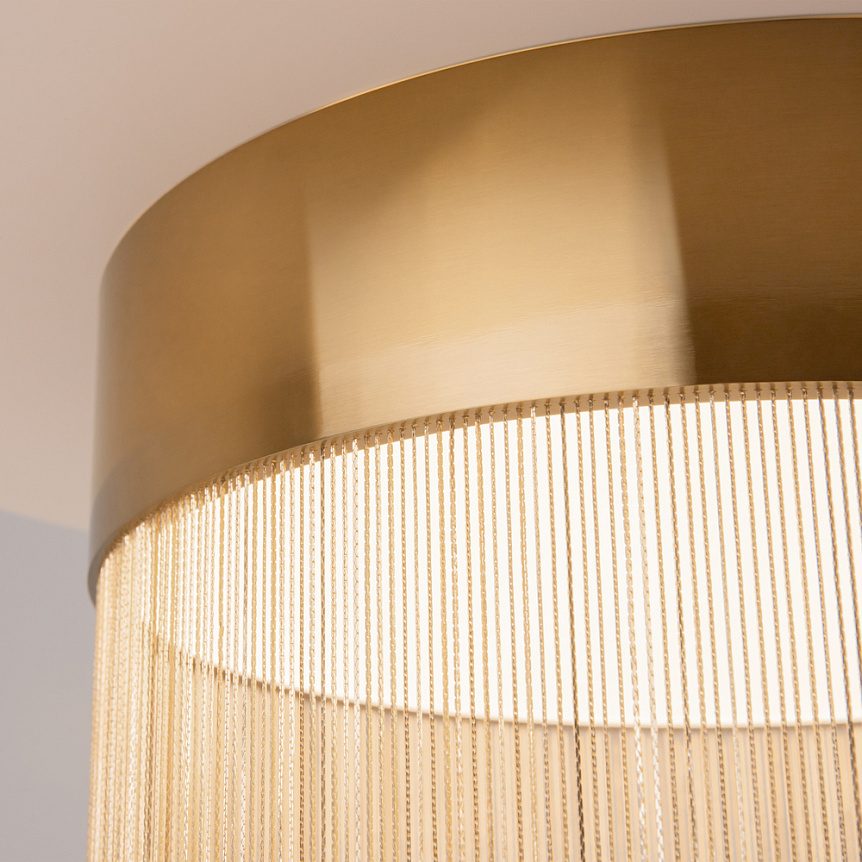 Imaginary Ø35 Goud plafondlamp Van Maytoni - Imaginary is een elegante plafondlamp van metaal met een luxe gouden afwerking en decoratieve kettingdetails die een zachte en exclusieve uitstraling cre&euml;ren.