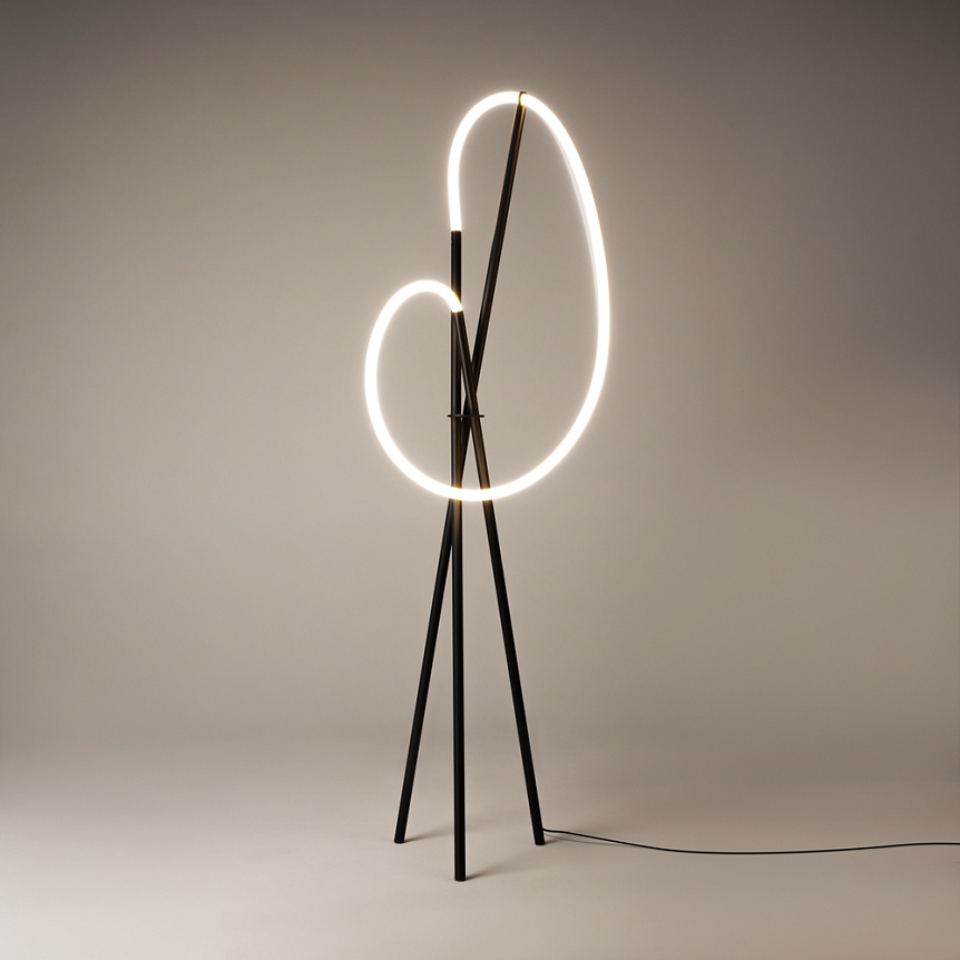 Crochet Zwart vloerlamp Van Maytoni - De hangende LED-lamp zorgt voor een krachtig en sfeervol licht dat de kamer vult, terwijl de lamp een opvallend designelement vormt.